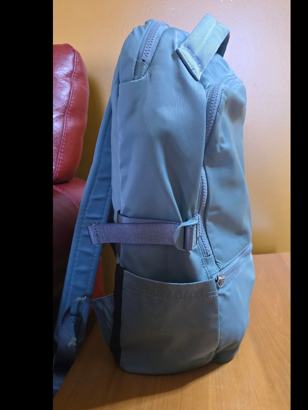 Lululemon Crew Backpack in light green/sage 22L - Picture 3 of 14
